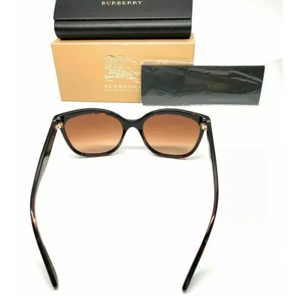 Burberry Women display picture 3